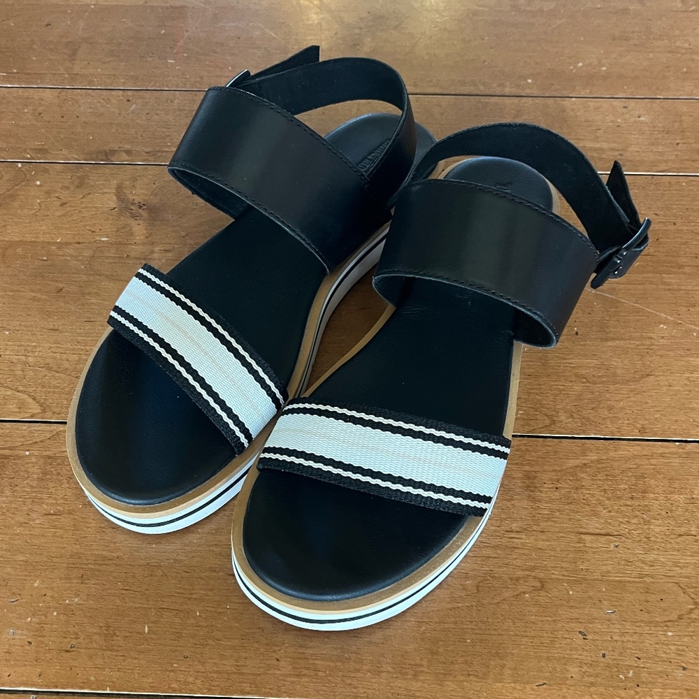 Timberland Adley Shore Black sandal (Size 8)